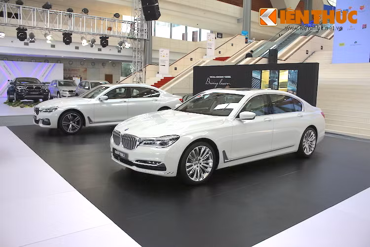 740LI M-Sport là phiên bản với ngoại hình thể thao hơn theo phong cách của những chiếc BMW M "chính hiệu", trong khi 750Li hiện đang là dòng xe đắt nhất được BMW bán tại Việt Nam.