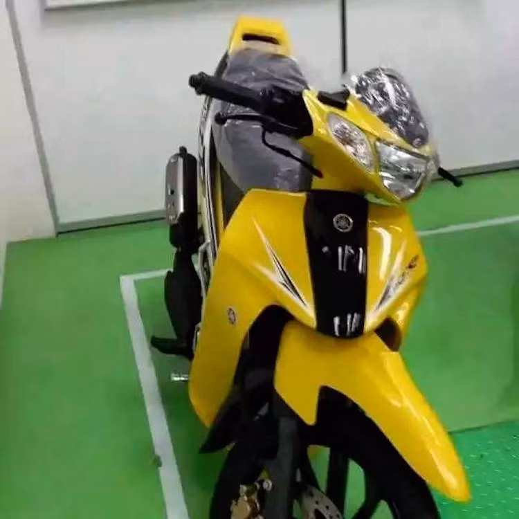 Điểm khiến 125 ZR trở nên hấp dẫn đối với dân chơi xe ở thị trường Đông Nam Á đó là khối động cơ 2 kỳ, xi-lanh đơn, làm mát bằng gió của chiếc xe vẫn tiếp tục được giữ lại.
