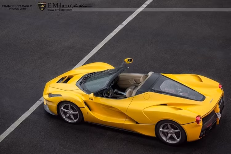 Tuy nhiên, ngay cả khi một "đại gia" nào đó bỏ ra số tiền này, chiếc LaFerrari Spider cũng sẽ chỉ được giao tới tay khách hàng vào 6 tháng kể từ ngày đặt hàng. Ngoài ra, Investment Cars còn hé lộ rằng Ferrari sẽ chỉ sản xuất đúng 70 chiếc LaFerrari Spider.