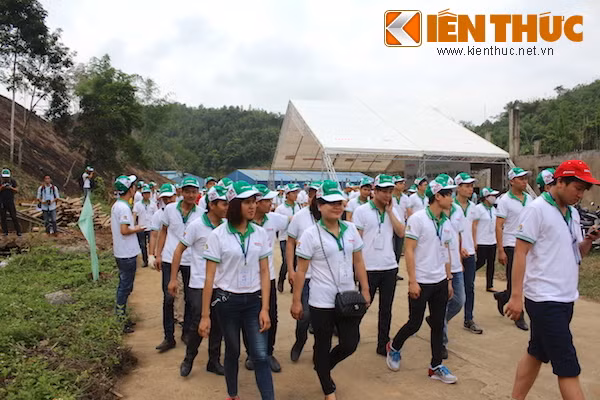Hang tram nhan vien Honda treo doi trong rung tai Bac Kan-Hinh-3
