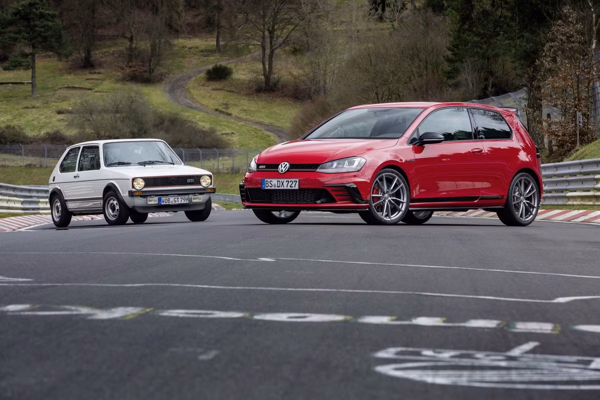 Giá bán của Volkswagen chính thức tổ chức tại ngày hội thường niên của hãng ở Worthersee, Áo. Tuy nhiên chắc chắn Golf GTI Clubsport S sẽ có giá "hữu nghị" dành cho dân chơi, rẻ hơn hẳn nhiều mẫu xe thể thao mà nó đã "đánh bại" trên đường đua Nordschleife.