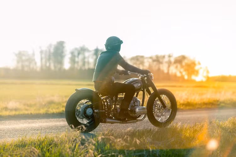 Tại triển lãm xe môtô thường niên danh giá Concorso d’Eleganza Villa d’Este 2016, BMW R5 Hommage sẽ lần đầu xuất hiện trước công chúng, bên cạnh "tiền bối"R5 cũ trước đây.