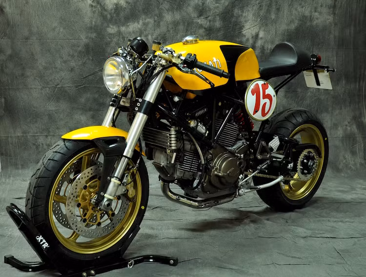 Bản độ phong cách cafe racer từ Ducati 750 SSie này được Pepo đặt tên là 'Rider", là một trong những chiếc Ducati đầu tiên được anh hoàn thành trong năm 2016 tại xưởng độ mới đổi tên XTR Pepo (trước đây là Radical Ducati).