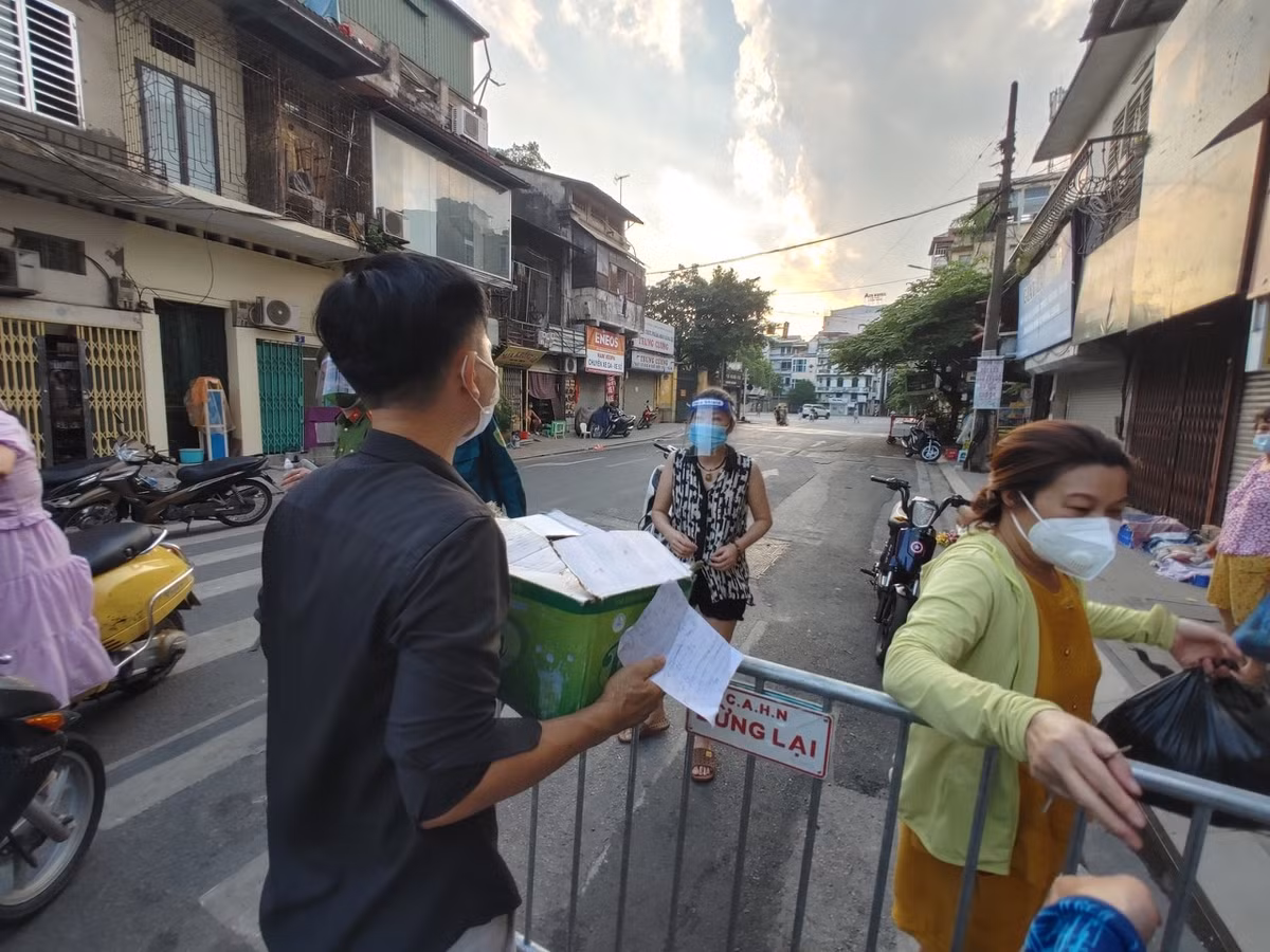 Các mua bán, giao dịch chỉ được phép diễn ra tại chốt kiểm soát.