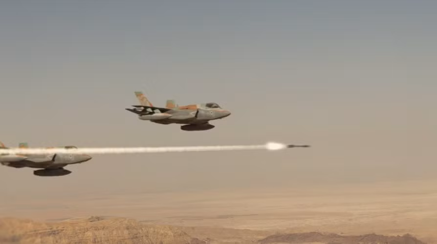 Đáng chú ý, Không quân Israel bị cáo buộc còn tìm cách chế giễu các hệ thống phòng không S-300 do Nga chế tạo, khi tấn công "ngay trước mũi" chúng.