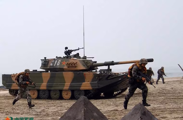 Một trong những vũ khí liên quan tới biển nhất mà Trung Quốc đưa tới Hải Nam là xe tăng lội nước Type 63A. Đây được xem là trang bị xe tăng tiêu chuẩn của lực lượng Thủy quân Lục chiến Trung Quốc.