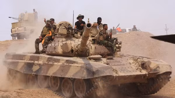Xe tăng T-72S được Iran cung cấp cho dân quân Iraq phục vụ chiến dịch tấn công phiến quân Hồi giáo IS. Không rõ vì sao, chiếc T-72S lại bị gỡ bỏ toàn bộ gạch ERA (giáp phản ứng nổ) chuyên chống các loại đạn chống tăng RPG.