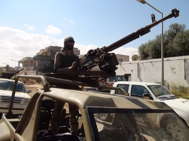 DShK được phiến quân ở Syria dùng rất phổ biến, từ mang vác tới việc lắp lên các phương tiện xe bán tải để cơ động.