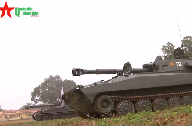 Pháo tự hành 2S1 Gvozdika của Việt Nam, nó được thiết kế trên khung gầm xe bọc thép MT-LB cho tốc độ đến 60km/h.