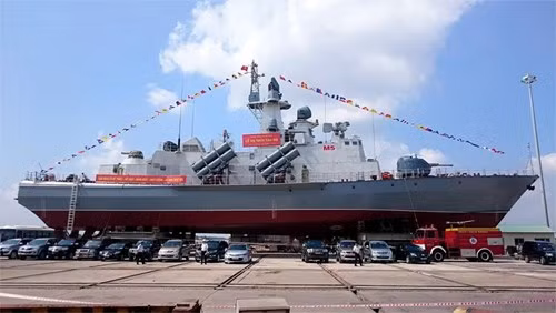 Tàu M5 và M6 là loại tàu tên lửa tấn công nhanh đa năng, cơ động, hiện đại nhất thuộc lớp “Tia chớp” do Tổng công ty Ba Son đóng và kịp thời trang bị cho Quân chủng Hải quân để góp phần nâng cao sức mạnh chiến đấu, bảo vệ vững chắc chủ quyền biển, đảo của Tổ Quốc. Ảnh: Tàu tên lửa M5 chuẩn bị hạ thủy.