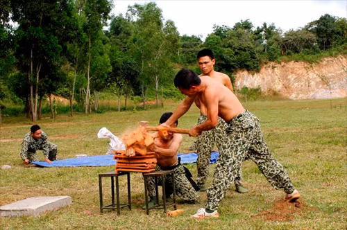 Luyện tập công phá đặc công.