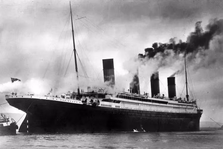 Theo Cơ quan Quản lý Khí quyển và Đại dương Quốc (NOAA), tàu Titanic đã chìm xuống đáy Đại Tây Dương. Xác tàu nằm ở độ sâu khoảng 3.800m. Ảnh: Popperfoto via Getty Images.