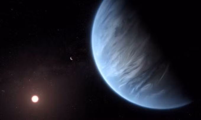 Vào năm 2023, các nhà nghiên cứu sử dụng Kính viễn vọng Không gian James Webb (JWST) của NASA thông báo về khả năng tồn tại của dimethyl sulfide (DMS) trên K2-18b, một hành tinh lớn gấp gần 9 lần Trái Đất và nằm trong vùng ở được của ngôi sao cách chúng ta khoảng 120 năm ánh sáng. Đây được cho là bằng chứng có thể chứng minh sự sống ngoài hành tinh thực sự tồn tại. Ảnh: Exoplanet.