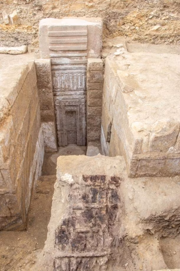 Trong cuộc khai quật tại Saqqara, các chuyên gia khảo cổ đã tìm thấy lăng mộ 4.500 tuổi của hoàng tử Ai Cập. Vị hoàng tử này tên là Waser-If-Re. Ông là con trai của Vua Userkaf - pharaoh đầu tiên của Vương triều thứ năm thuộc Vương quốc Cổ. Ảnh: Egyptian Ministry of Tourism and Antiquities.