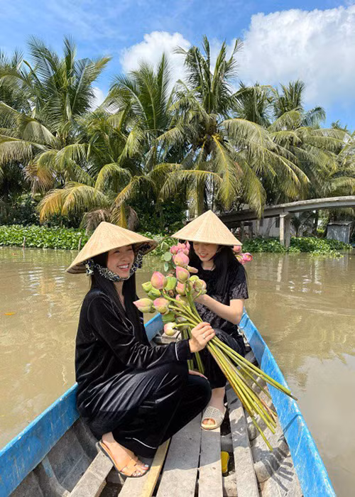 Trước đó, Thúy An hé lộ loạt ảnh chuẩn bị cho đám cưới ở quê nhà.