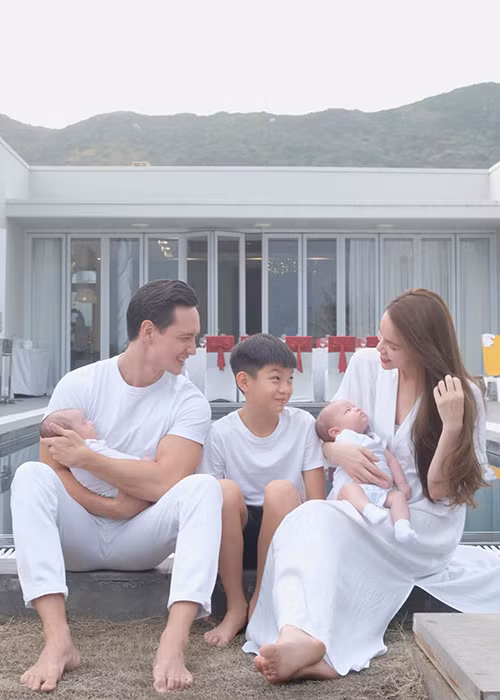 Gần đây, tại một sự kiện, Hồ Ngọc Hà cho biết, cô và Kim Lý sẽ tổ chức đám cưới nếu như các con yêu cầu.