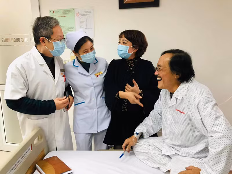 Trong khi chờ kết quả sinh thiết, Giang Còi giữ tinh thần lạc quan.