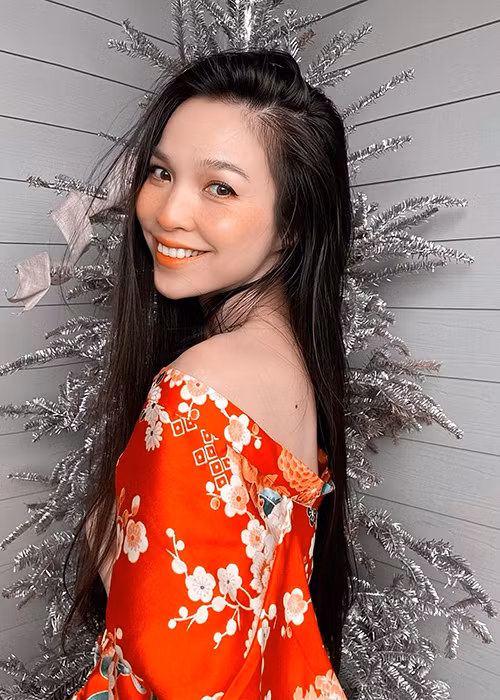 Giữa ồn ào, Hiền Thục khẳng định không có chuyện cô thay đổi hình tượng. Về lý do chụp những bức ảnh gợi cảm, nữ ca sĩ cho biết cô muốn lưu giữ khoảnh khắc thanh xuân tươi đẹp của mình.