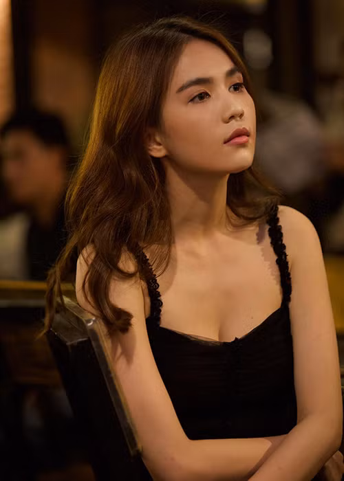 Trả lời báo chí, cậu ruột Ngọc Trinh cho rằng nữ người mẫu nói sai sự thật. “Nghe nó nói hận thù gia đình bên ngoại tôi cảm thấy rất buồn. Trong suy nghĩ của tôi, tôi không tin đó là những lời được phát ra từ đứa cháu ruột của mình”, ông nói.