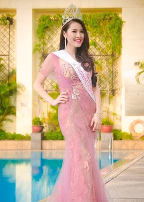 Quế Vân từng thi hoa hậu. Cô đoạt giải Á hậu 1 cuộc thi Hoa hậu người Việt hoàn cầu 2013 nhưng phải chịu án phạt 15 triệu vì sang Mỹ thi Hoa hậu "chui".