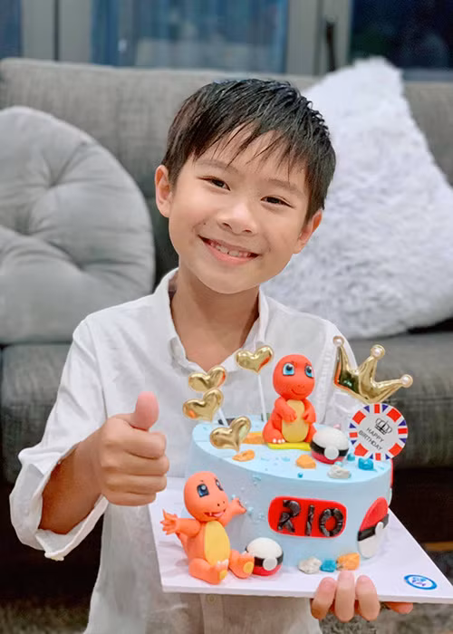 Là con trai cả của Lý Hải - Minh Hà, bé Rio tên thật là Nguyễn Hạo Nhiên, 10 tuổi. Cậu nhóc được khen ngợi bởi sự chững chạc, thông minh, chăm học.