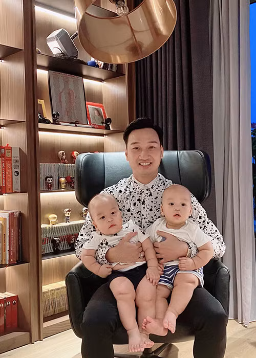 Hai con trai của "Táo Y tế" Thành Trung trông bụ bẫm, kháu khỉnh.
