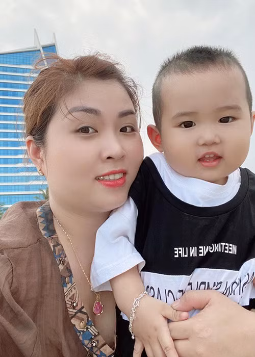 Trên trang cá nhân, Chiến Thắng và vợ chỉ thường đăng tải hình ảnh bên con trai nhỏ. Ảnh: Thời đại plus