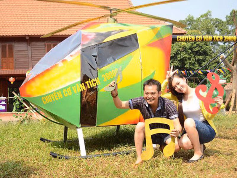  NSND Trung Hiếu cưới vợ kém 19 tuổi. Bà xã của anh tên Thu Hà. Cô từng làm diễn viên múa nhưng nay không còn hoạt động nghệ thuật. Ảnh: Đời sống pháp luật
