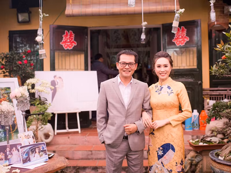 Trung Hiếu và Thu Hà bí mật hẹn hò đến cuối năm 2018 mới xác nhận chuyện sắp làm đám cưới. Chia sẻ trên Zing, Trung Hiếu cho biết nghệ sĩ khi công khai tình cảm thường vướng nhiều lời ra tiếng vào nên giữ cho riêng mình. Ảnh: Dân Việt