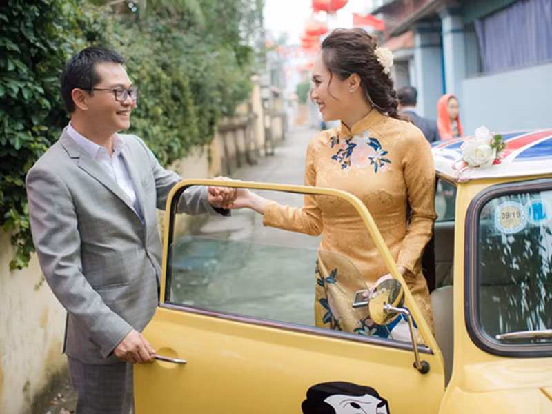Trong “Đại gia chân đất”, Thu Hà đóng vai con dâu của Trung Hiếu. Khi đó, đạo diễn Trần Bình Trọng nghĩ đơn giản, Thu Hà là bạn hoặc người thân của Trung Hiếu chứ không nghĩ hai người hẹn hò. Ảnh: Dân Việt