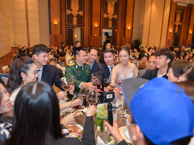 Dàn khách mời còn có nghệ sĩ Tự Long, diễn viên Huỳnh Anh.