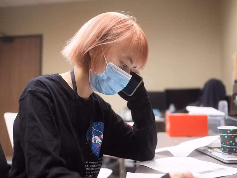 Xuân Nghi mắc COVID-19 ở Mỹ vào cuối tháng 12/2020. Theo Zing, khi phát hiện bị sốt nhiều ngày và đau họng, cô kịp thời cách ly tại khách sạn.
