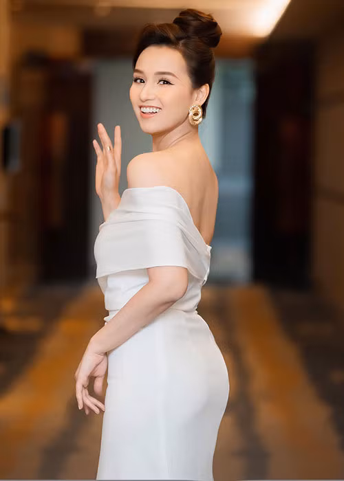 Trong dàn sao Việt sinh năm 1985, Lã Thanh Huyền được bao người ngưỡng mộ bởi ngoài sự nghiệp kinh doanh, diễn xuất khá thành công, cô còn có tổ ấm hạnh phúc.