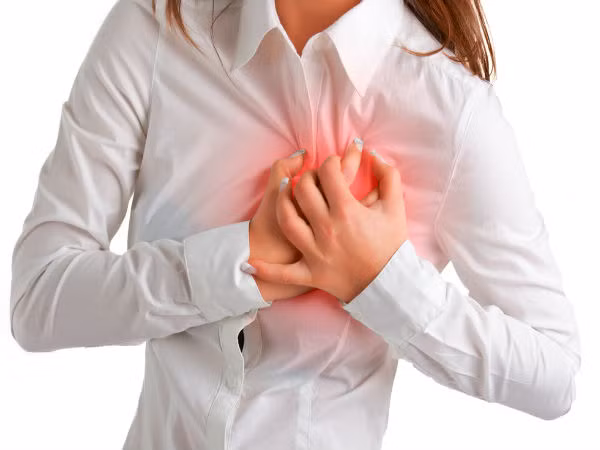Kiểm tra tim mạch. Nguy cơ mắc bệnh tim mạch ngày càng cao theo độ tuổi, do đó, khi đến độ tuổi 40, bạn nên thường xuyên kiểm tra và sàng lọc nhịp tim và kiểm tra các vấn đề liên quan đến tim mạch, nhằm phát hiện nguy cơ bệnh sớm.