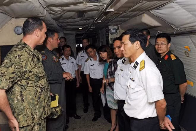 Trước đó, cũng theo đại diện của Lockheed Martin, phía Việt Nam đã yêu cầu báo giá 4-6 chiếc P-3 Orion đã qua sử dụng. Các máy bay P-3 nếu được mua sẽ lấy từ các kho lưu trữ của Quân đội Mỹ, sau đó thay cánh, động cơ, trang bị mới cảm biến, radar và bàn giao cho khách hàng. Việc Mỹ chính thức dỡ bỏ lệnh cấm vận vũ khí sát thương cho khả năng Việt Nam có lẽ sẽ nhận được những chiếc P-3 Orion hiện đại nhất.