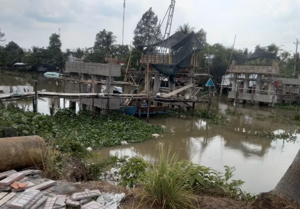 Kien Giang: Thanh toan 100% vat tu, sau 01 nam cau van chua xong-Hinh-5