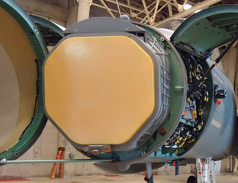 F-15SG được trang bị hệ thống radar AN/APG-63(V)3 sử dụng công nghệ mạng pha chủ động tương tự loại AN/APG-79 (phát triển cho loại F/A-18E/F Advanced Super Hornet) cung cấp nhiều chế độ: không đối không; không đối đất và không đối hải. Thông số về tầm trinh sát, phạm vi bám bắt mục tiêu của AN/APG-63(V)3 được giấu kín.