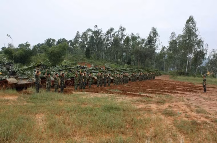 Trong ảnh, đơn vị xe tăng T-54/55 trước giờ hành quân.