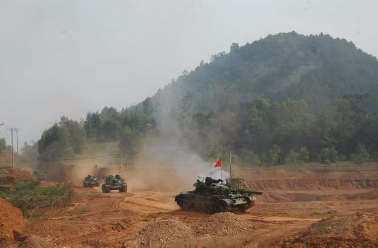 Nhằm nâng cao sức mạnh trên chiến trường hiện đại, các cơ quan nghiên cứu quân đội ta đang từng bước nâng cấp hiện đại hóa từng phần xe tăng T-54/55 như hệ thống điều khiển hỏa lực, giáp bảo vệ…