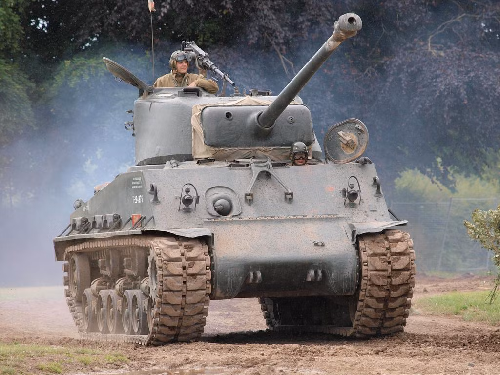 Ông chỉ ra rằng, các xe tăng Sherman của Mỹ rất tối ưu, chúng mang tốc độ nhanh, không quá nặng nề, dễ vận hành và có thể sản xuất hàng loạt số lượng lớn. Nguồn ảnh: wallpapersafari.com.
