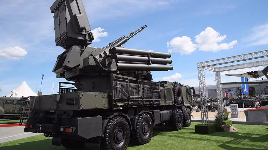 Thông tin từ Bộ Quốc phòng Nga cho biết, tên lửa phòng không S-500 "Prometheus" sẽ tấn công các mục tiêu tầm xa, bao gồm cả mục tiêu ngoài không gia, từ mọi kẻ phá hoại nào, bất chấp các công nghệ hiện đại vượt trội của đối phương.