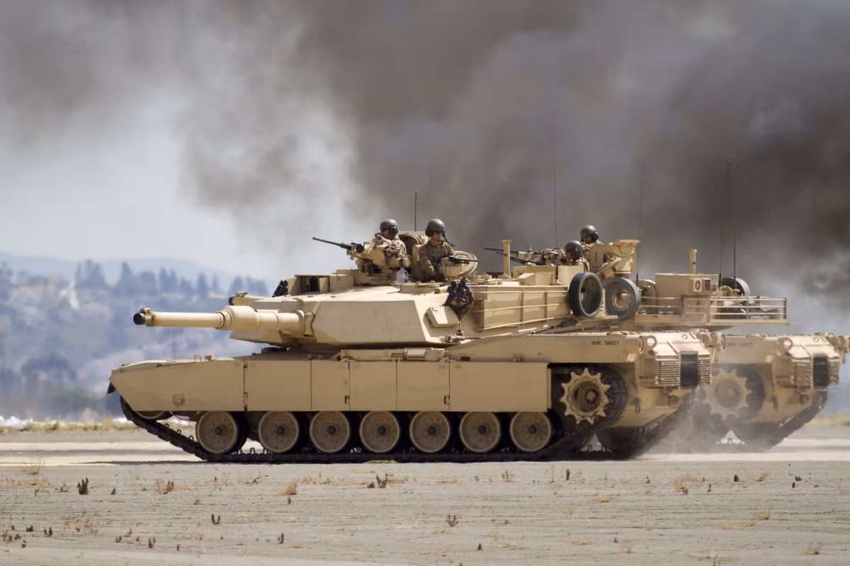 Còn một số mặt trận khác cũng góp phần làm cho hồ sơ của M1 Abrams trở nên đẹp hơn, và là minh chứng cho sức mạnh của nó, ví dụ tiêu biểu như khi Abrams được triển khai tại Anbar của Iraq vào giai đoạn năm 2004-2005, hay như khi xuất hiện tại tỉnh Helmand của Afghanistan năm 2010.