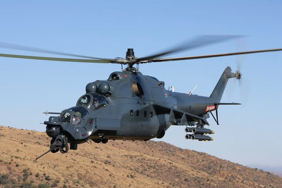 Trực thăng vũ trang hạng nặng Mil Mi-24 (hiệu NATO: Hind) là một mẫu trực thăng đầy uy lực và đã trải qua nhiều trận chiến khác nhau trong lịch sử để chứng minh sức mạnh của mình, bao gồm cả Chiến tranh Việt Nam – Campuchia và cả Chiến tranh Iraq. Nguồn ảnh: Pinterest.