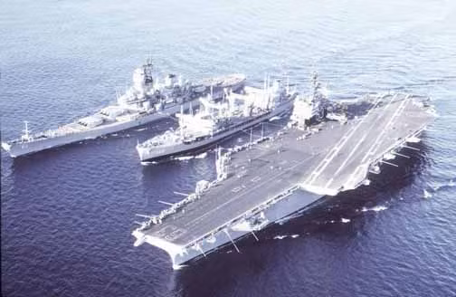 Đây là hai tàu sân bay dùng động cơ thông thường thuộc lớp Kitty Hawk, được biên chế lần lượt vào năm 1961 và 1968. USS Kitty Hawk có chi phí chế tạo khoảng 400 triệu USD, tương đương gần 3,7 tỷ USD hiện nay.