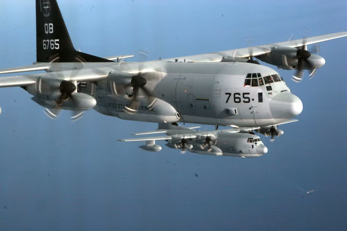 Còn về các KC-130H của Không quân Hoàng gia Malaysia, ban đầu là các KC-130 Hercules được chế tạo cho Không quân Mỹ nhắm tới là các vận tải cơ chuyên chở quân dụng và binh lính nhảy dù.