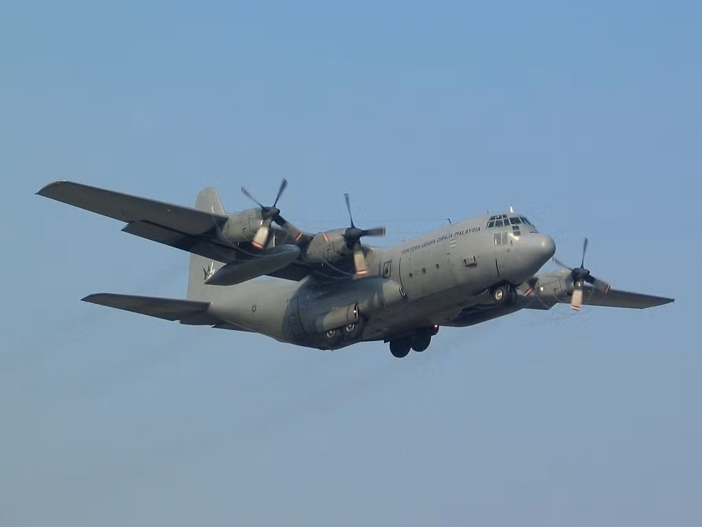 Song sau này, đã có các sửa đổi nhất định với các biến thể, bao gồm phiên bản KC-130H mà Không quân Hoàng gia Malaysia sở hữu, trở thành các máy bay tiếp dầu (nhiên liệu) chuyên biệt.