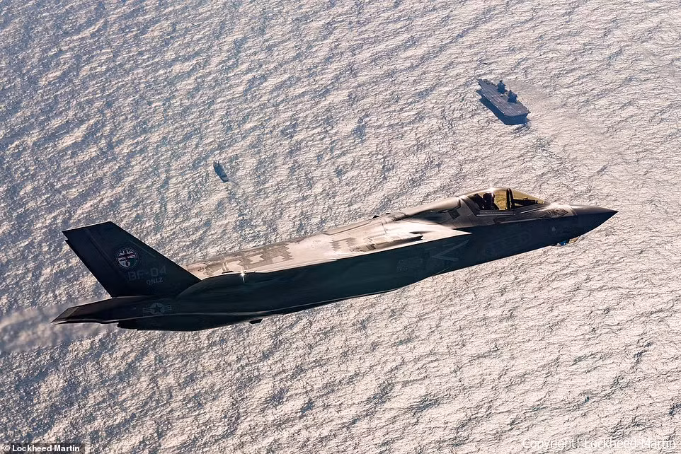 Và bởi chiếc F-35B đã rơi ở đúng khu vực biển quốc tế, hiện nay đang có một màn tranh giành xác của chiếc máy bay chiến đấu thế hệ thứ 5 của Mỹ này, và điều quan trọng nhất, không được để bí mật này rơi vào tay đối thủ, đặc biệt là Nga.