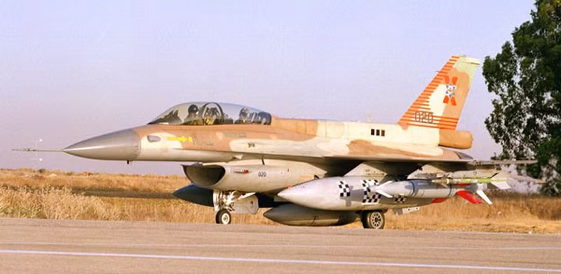 Được biết, Không quân Israel thường không kích vào căn cứ Không quân T4 với lý do tấn công lực lượng Iran đang hiện diện tại đây. Vũ khí trên chiến đấu cơ F-16 của Israel thường xuyên sử dụng hầu hết là tên lửa dẫn đường Delilah - loại vũ khí được giới thiệu rất khó bị đánh chặn bởi phòng không Syria.