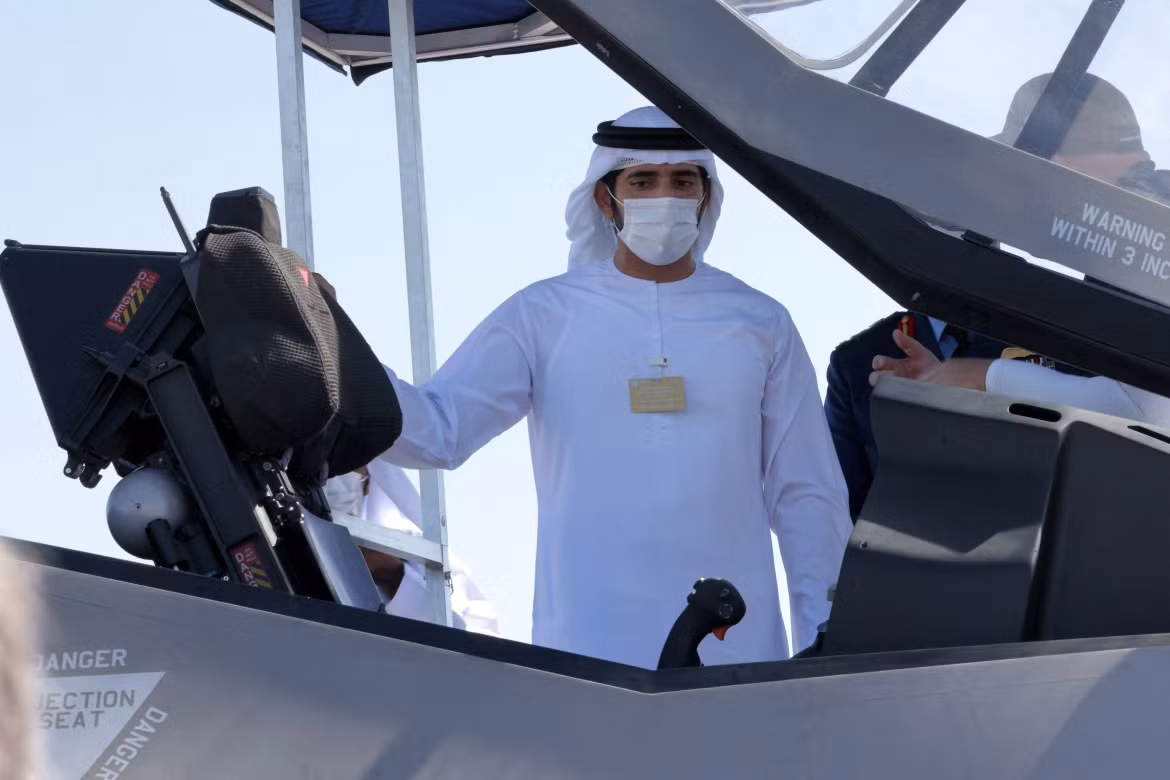 Góp mặt tại sự kiện có Thủ tướng UAE, ông cũng đăng tải một đoạn trạng thái trên Twitter của mình, “Lĩnh vực hàng không toàn cầu đang trở lại với Dubai và UAE. Cả thế giới tụ họp với chúng tôi để bàn luận về kinh tế, tương lai và văn hóa”, Thủ tướng UAE, ông Mohammed bin Rashid Al Maktoum viết.