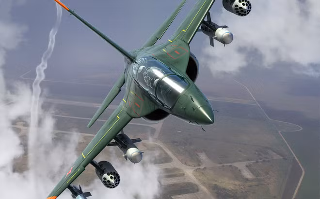 Tờ Sputnik cho biết, vào ngày 13/11 mới đây, 6 chiếc Yak-130 đầu tiên theo hợp đồng này, được sơn rằn ri rừng xanh cát vàng đặc trưng, mang dấu hiệu đặc trưng của lực lượng không quân, đã được chuyển giao cho Việt Nam.